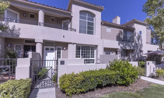 MLS: OC23190304 Condo For Sale