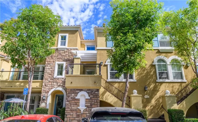 MLS: OC23190575 Condo For Sale