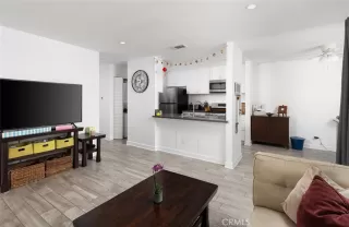 Photo #4: OC23190689 Listing 