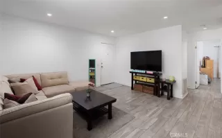 Photo #5: OC23190689 Listing 