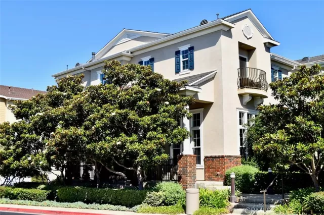 MLS: OC23190989 Condo For Sale