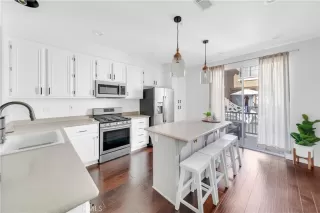 Photo #2: OC23191056 Listing 