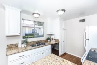 Photo #5: OC23191248 Listing