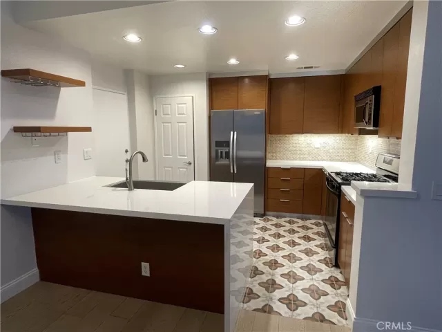 MLS: OC23191252 Condo For Sale