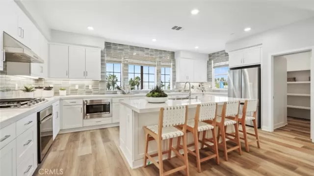 MLS: OC23191634 Condo For Sale