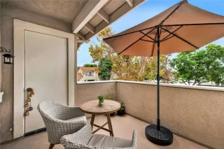 Photo #5: OC23192807 Listing