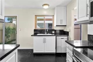 Photo #6: OC23192835 Listing 