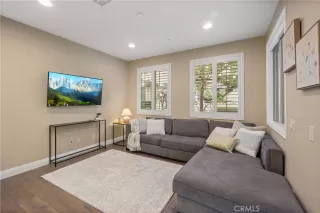 Photo #4: OC23193070 Listing 