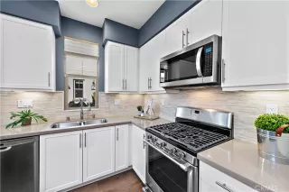 Photo #2: OC23193085 Listing 