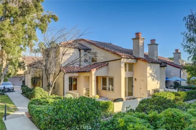 MLS: OC23193296 Condo For Sale