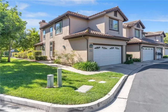 MLS: OC23193617 Condo For Sale