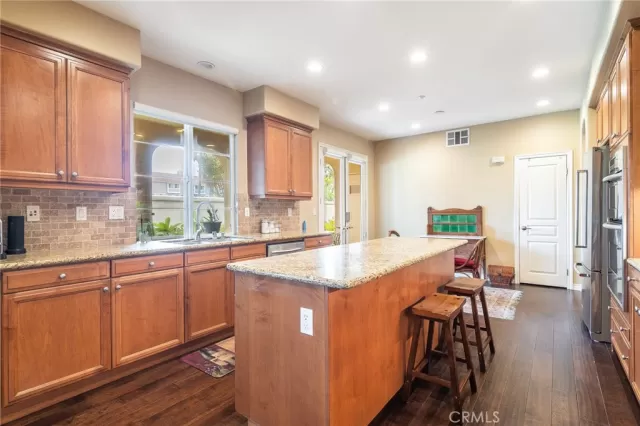 MLS: OC23193768 Condo For Sale