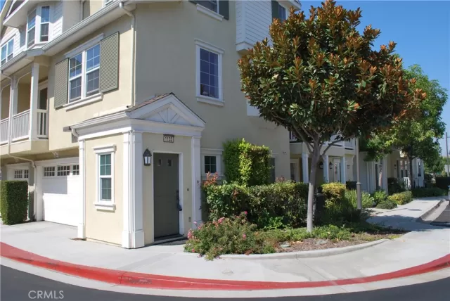 MLS: OC23193978 Condo For Sale