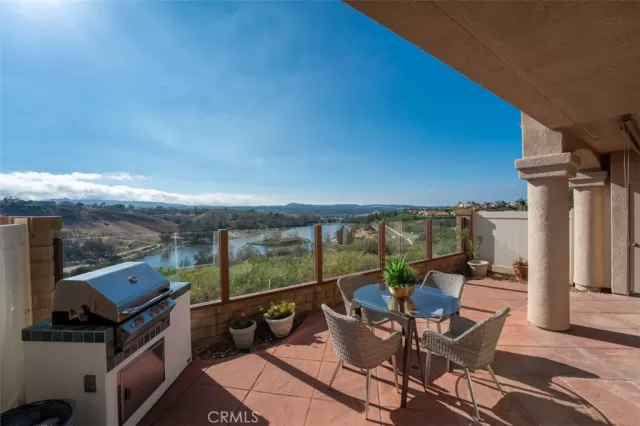 MLS: OC23194859 Condo For Sale