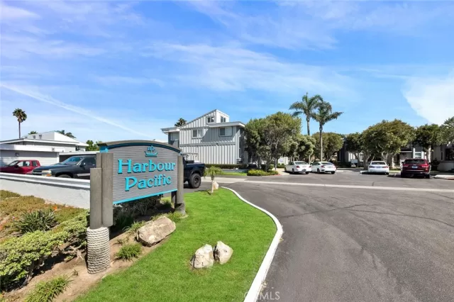 MLS: OC23195029 Condo For Sale