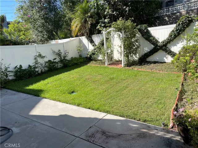 MLS: OC23195125 Condo For Sale