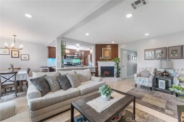 MLS: OC23195153 Condo For Sale