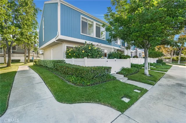 MLS: OC23195337 Condo For Sale