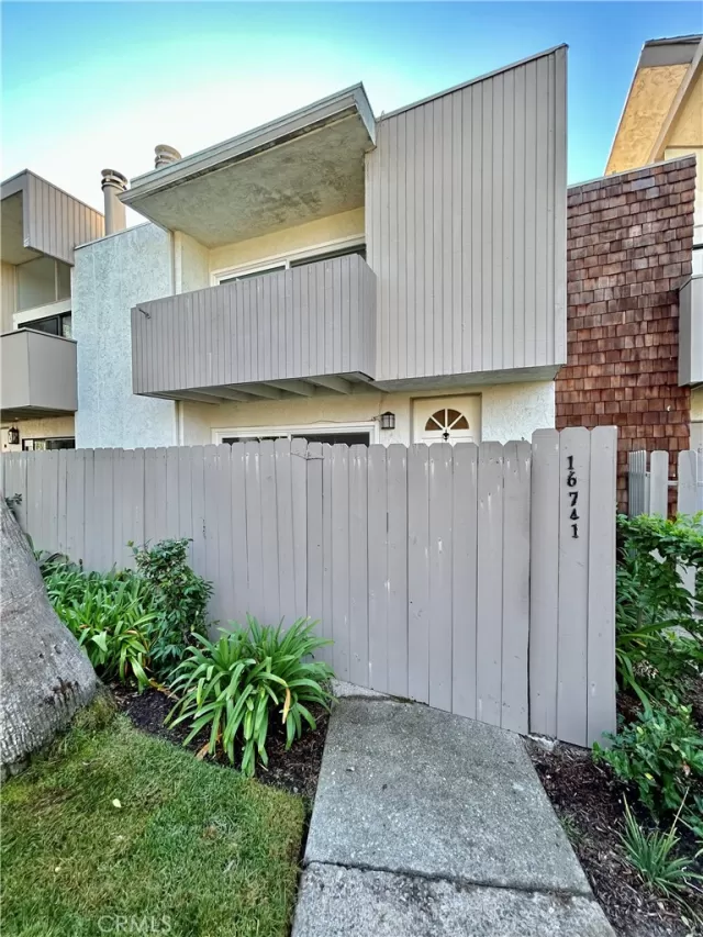 MLS: OC23195552 Condo For Sale