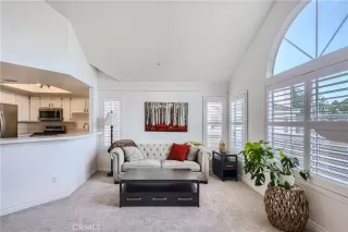 Photo #4: OC23195565 Listing 