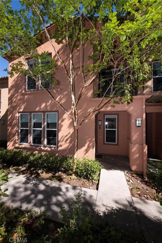 MLS: OC23195664 Condo For Sale