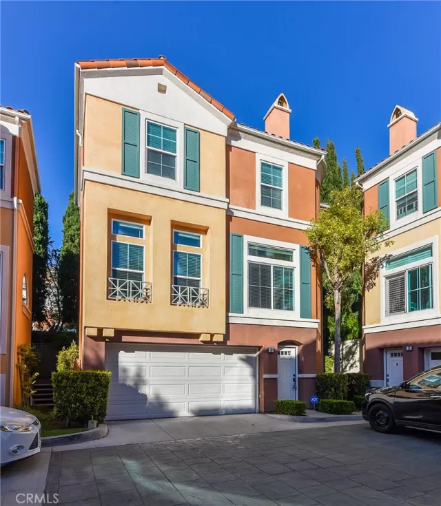 MLS: OC23195723 Condo For Sale