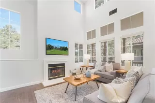 Photo #4: OC23195907 Listing 