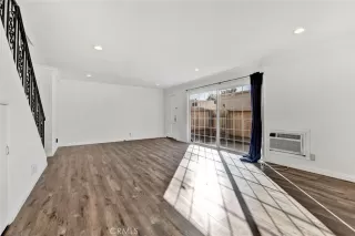 Photo #2: OC23196132 Listing