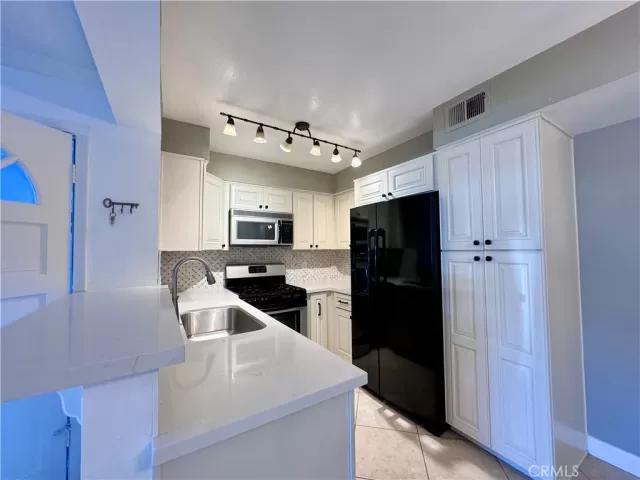 MLS: OC23196380 Condo For Sale