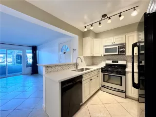 Photo #1: OC23196380 Listing 