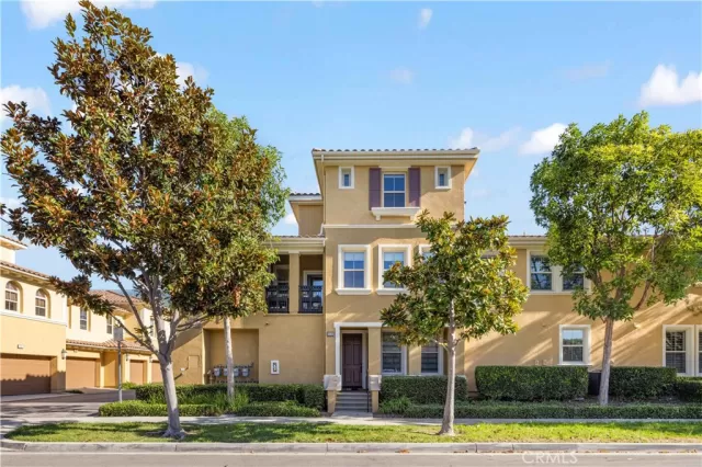 MLS: OC23196382 Condo For Sale