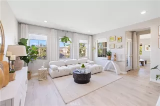 Photo #6: OC23196382 Listing 