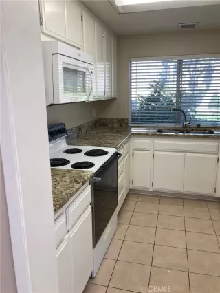 Photo #3: OC23196525 Listing 