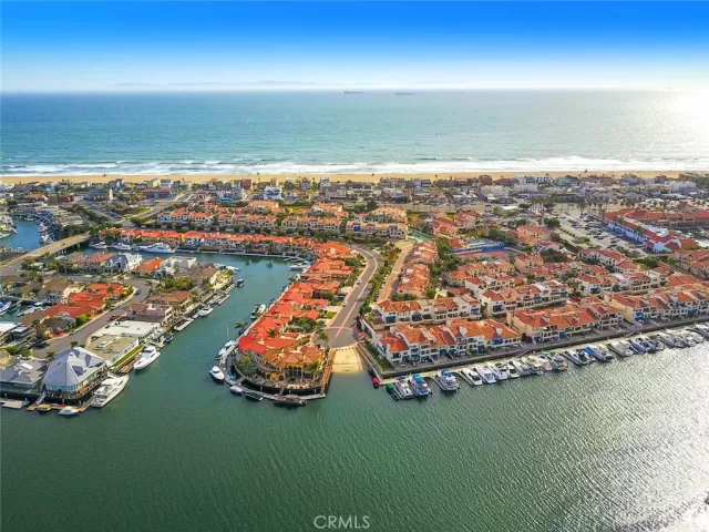 MLS: OC23196596 Condo For Sale