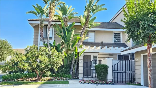 MLS: OC23196673 Condo For Sale