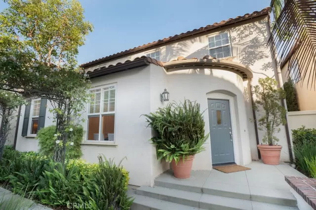 MLS: OC23196974 Condo For Sale