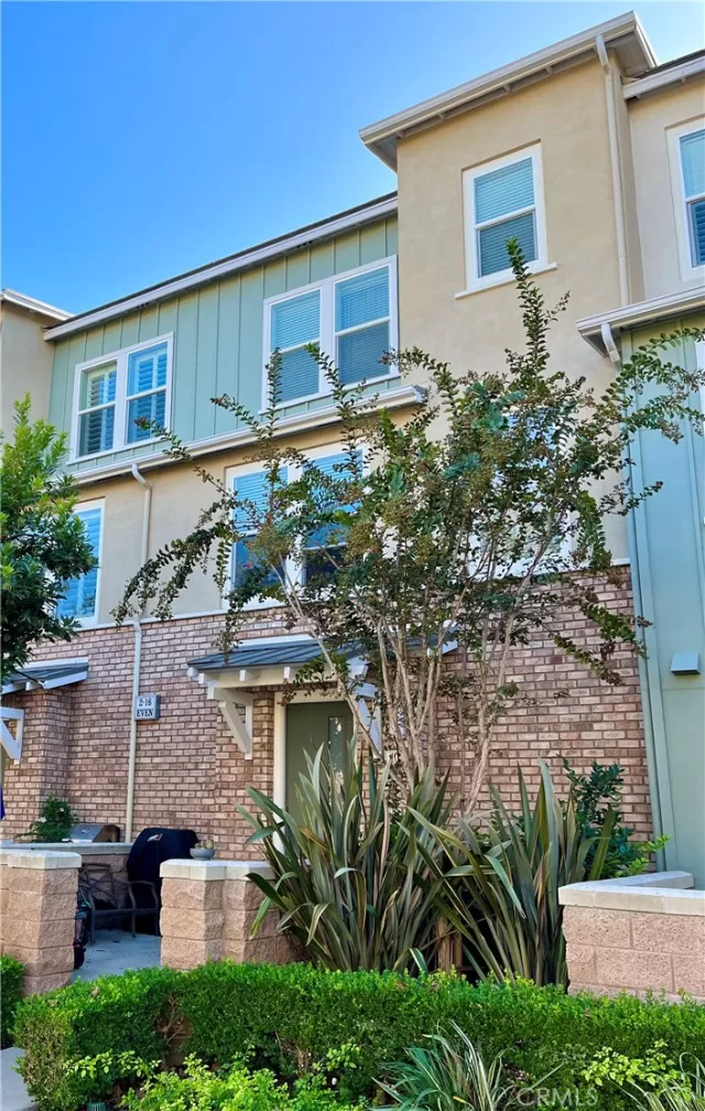 MLS: OC23197026 Condo For Sale