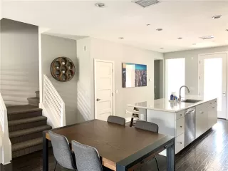 Photo #6: OC23197026 Listing 