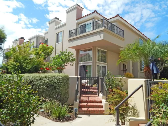 MLS: OC23197190 Condo For Sale