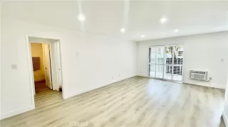 Photo #2: OC23197491 Listing