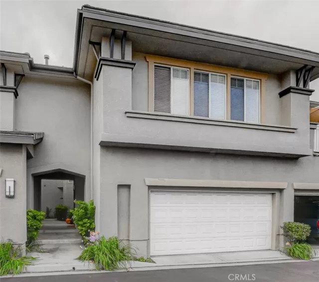 MLS: OC23198240 Condo For Sale