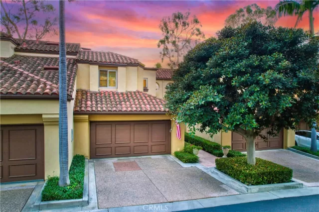 MLS: OC23198742 Condo For Sale