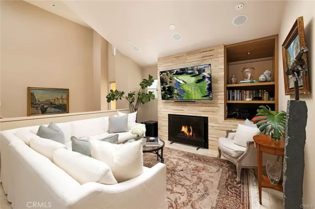 MLS: OC23199569 Condo For Sale