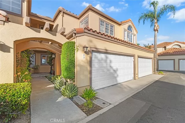 MLS: OC23200394 Condo For Sale