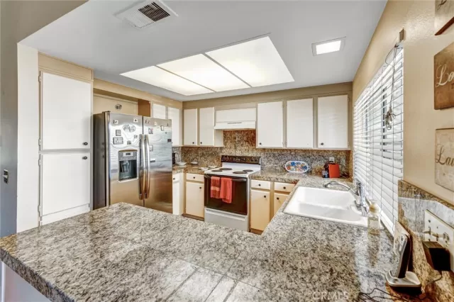 MLS: OC23200402 Condo For Sale