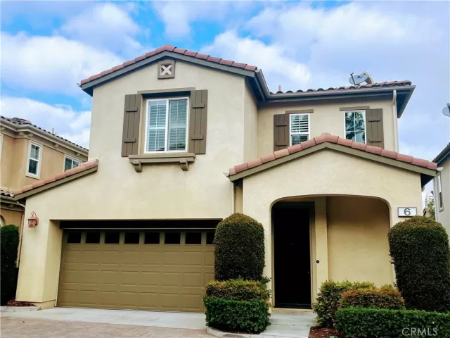 MLS: OC23200462 Condo For Sale