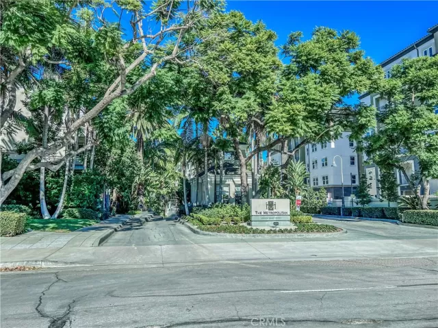 MLS: OC23200522 Condo For Sale