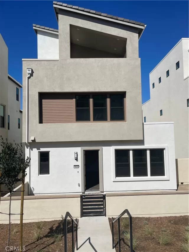 MLS: OC23201119 Condo For Sale