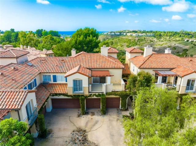 MLS: OC23201371 Condo For Sale