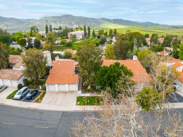 MLS: OC23201590 Condo For Sale